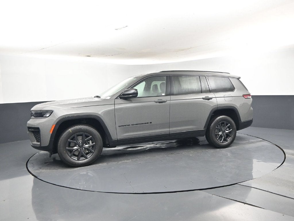 2027 Jeep Grand Cherokee Laredo Altitude