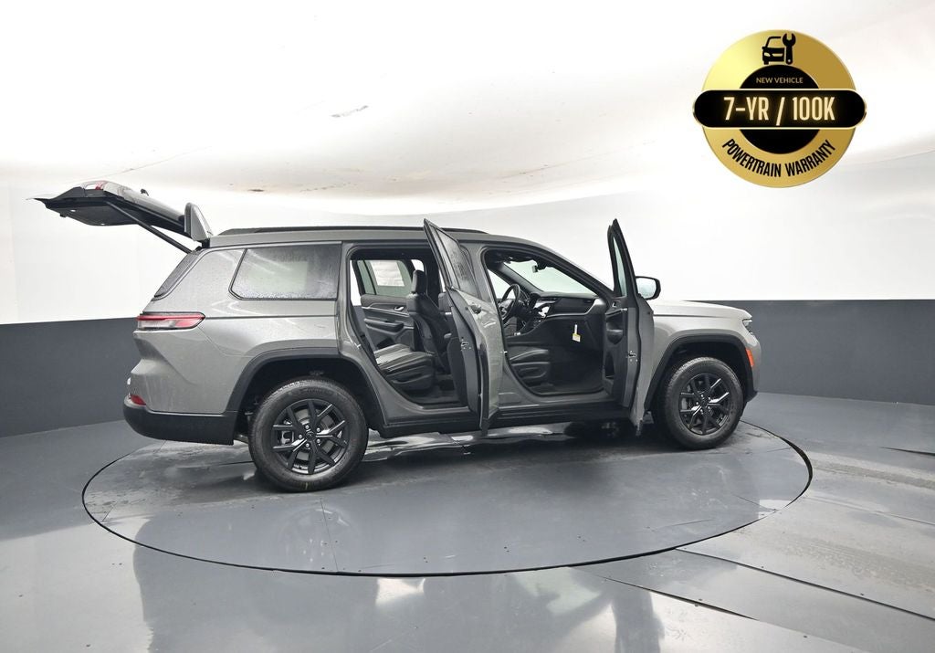 2027 Jeep Grand Cherokee Laredo Altitude