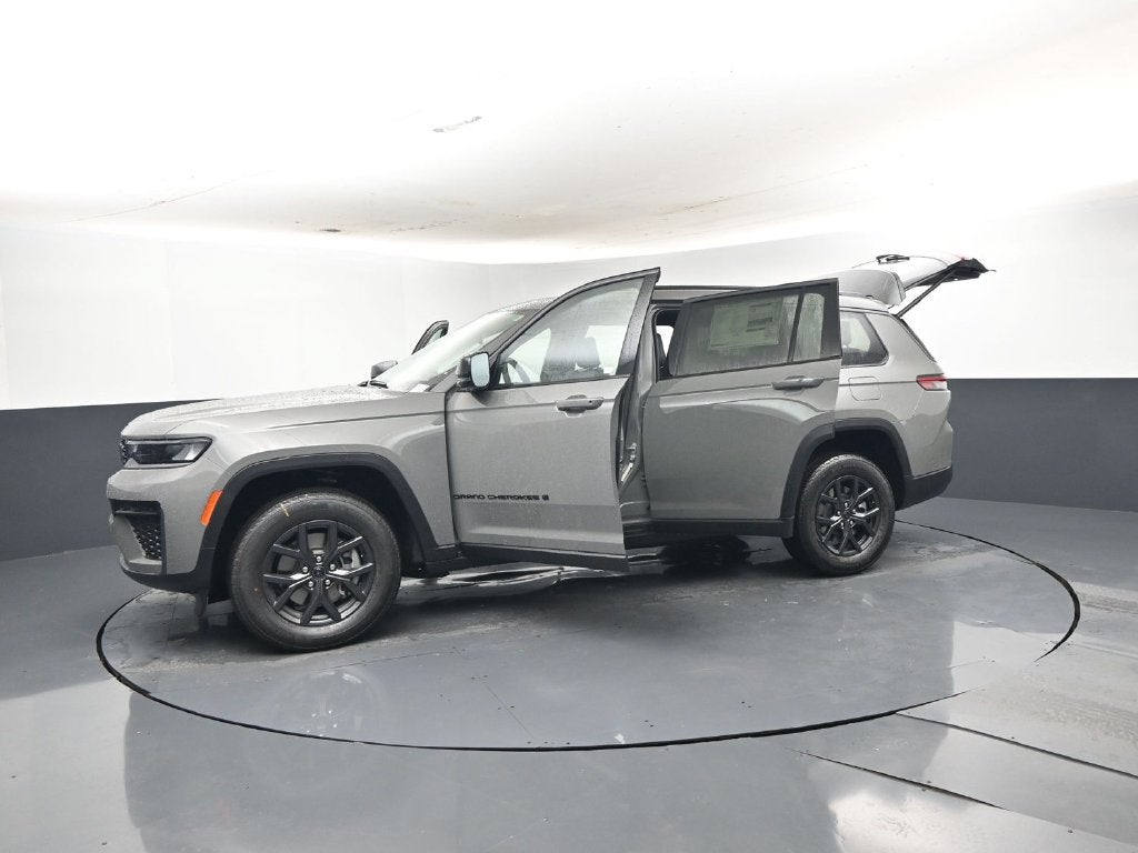 2027 Jeep Grand Cherokee Laredo Altitude