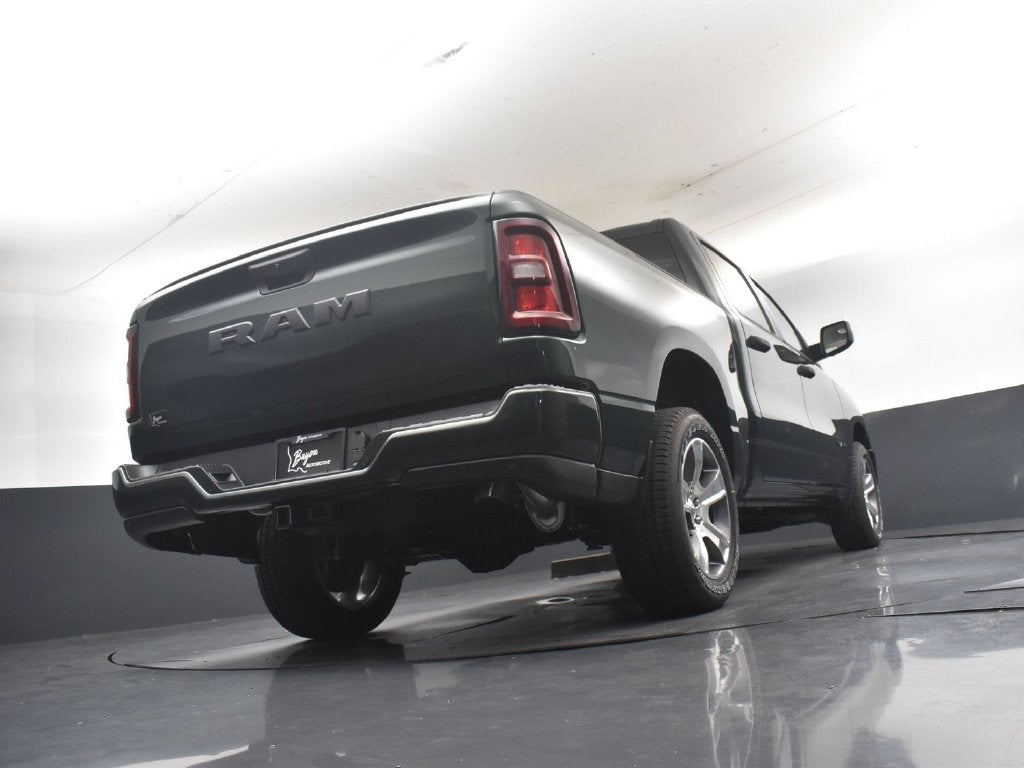 2027 RAM Ram 1500 RAM 1500 EXPRESS CREW CAB 4X2 5'7' BOX