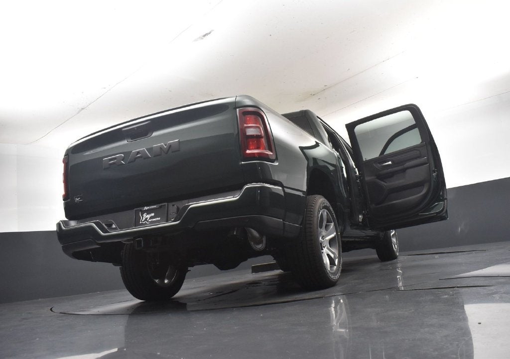2027 RAM Ram 1500 RAM 1500 EXPRESS CREW CAB 4X2 5'7' BOX