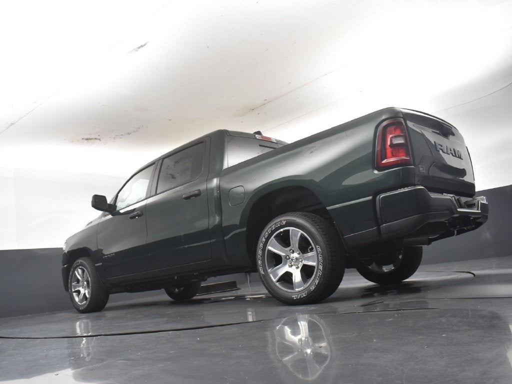 2027 RAM Ram 1500 RAM 1500 EXPRESS CREW CAB 4X2 5'7' BOX