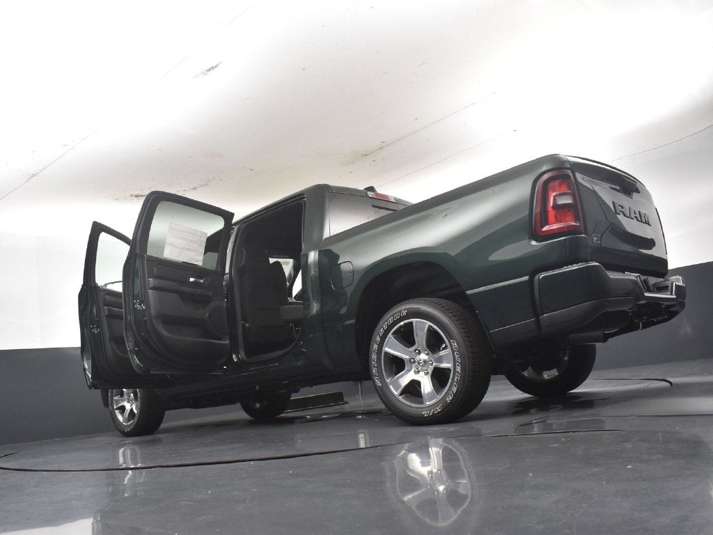 2027 RAM Ram 1500 RAM 1500 EXPRESS CREW CAB 4X2 5'7' BOX