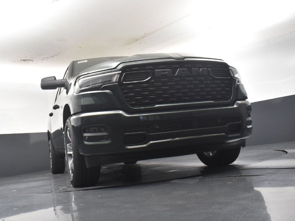 2027 RAM Ram 1500 RAM 1500 EXPRESS CREW CAB 4X2 5'7' BOX