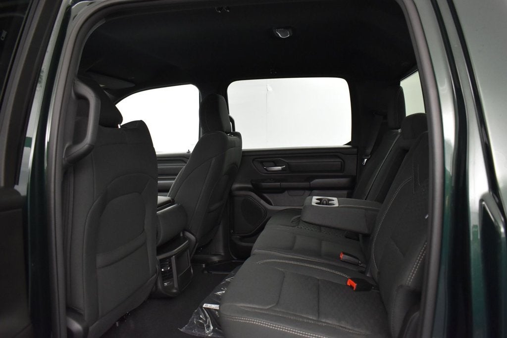 2027 RAM Ram 1500 RAM 1500 EXPRESS CREW CAB 4X2 5'7' BOX