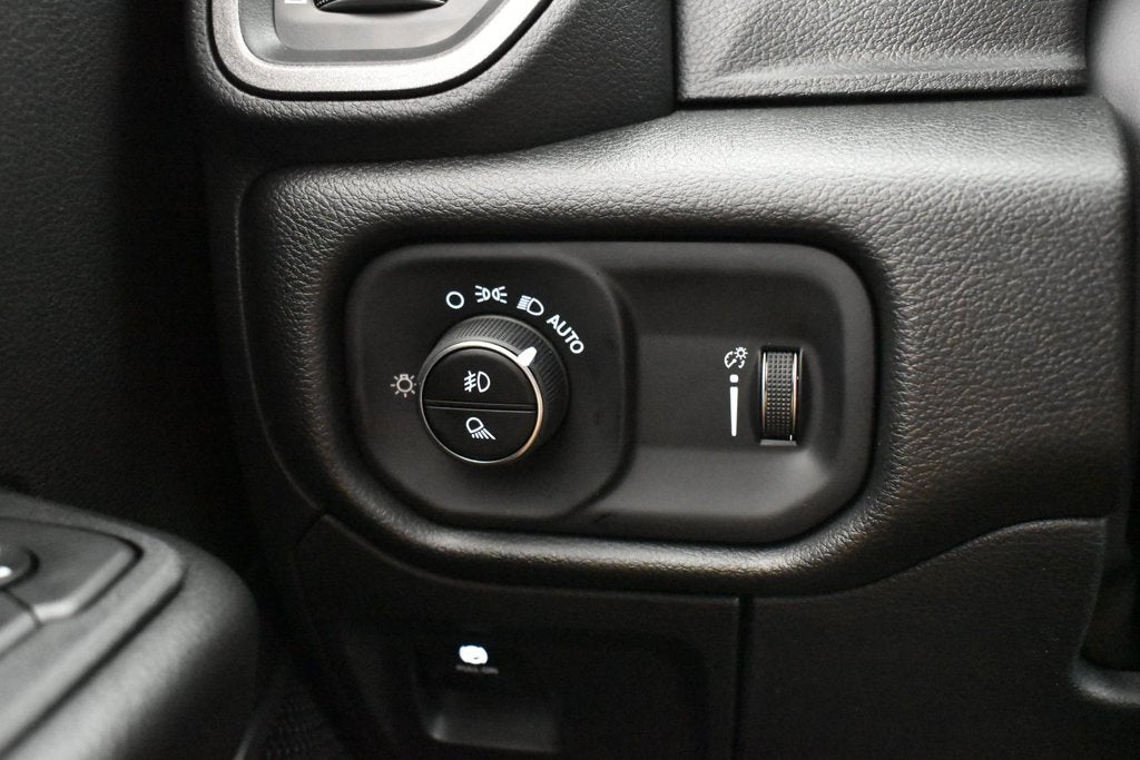 2027 RAM Ram 1500 RAM 1500 EXPRESS CREW CAB 4X2 5'7' BOX