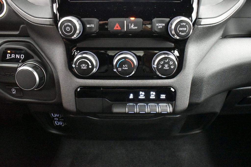 2027 RAM Ram 1500 RAM 1500 EXPRESS CREW CAB 4X2 5'7' BOX