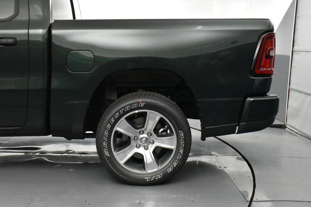 2027 RAM Ram 1500 RAM 1500 EXPRESS CREW CAB 4X2 5'7' BOX
