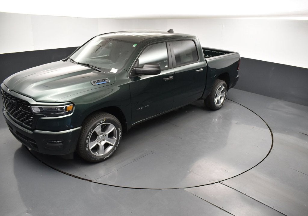 2027 RAM Ram 1500 RAM 1500 EXPRESS CREW CAB 4X2 5'7' BOX