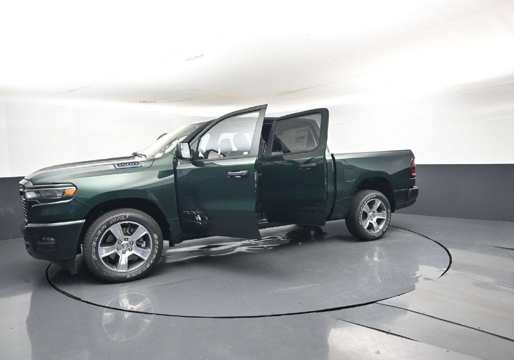 2027 RAM Ram 1500 RAM 1500 EXPRESS CREW CAB 4X2 5'7' BOX