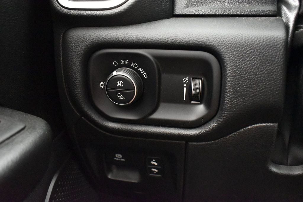 2022 RAM 1500 Big Horn Crew Cab 4x4 5'7' Box