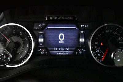 2020 RAM 1500 Laramie Crew Cab 4x4 5'7' Box