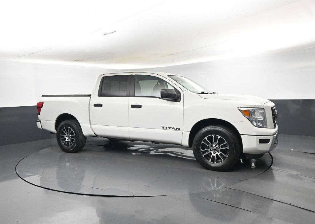2022 Nissan TITAN Crew Cab SV 4x4