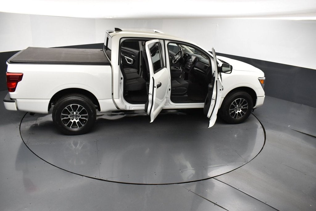 2022 Nissan TITAN Crew Cab SV 4x4
