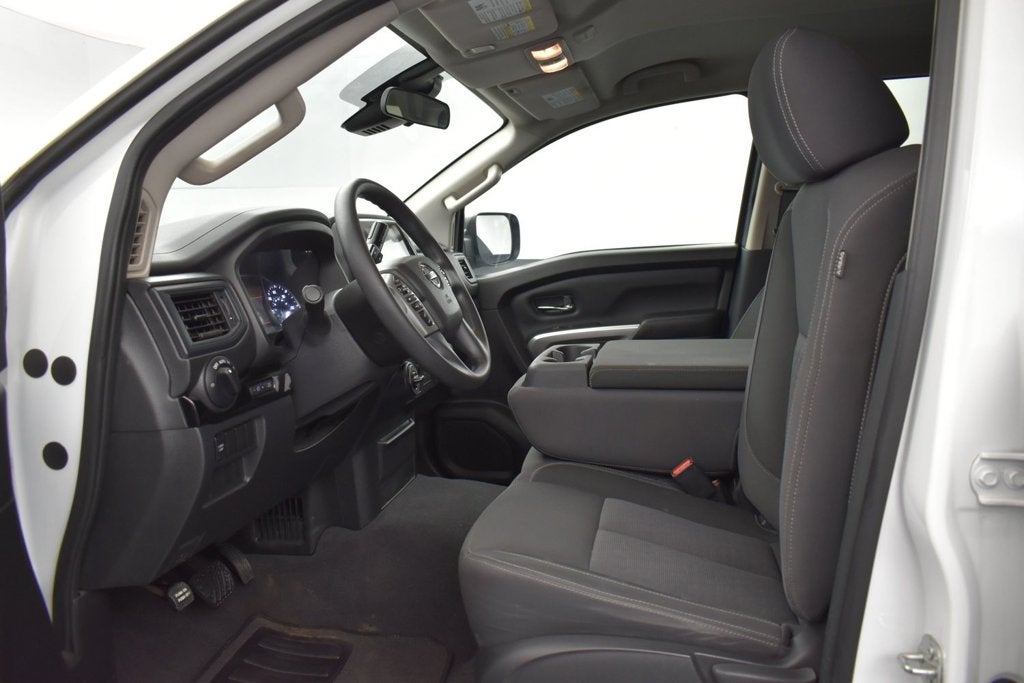 2022 Nissan TITAN Crew Cab SV 4x4