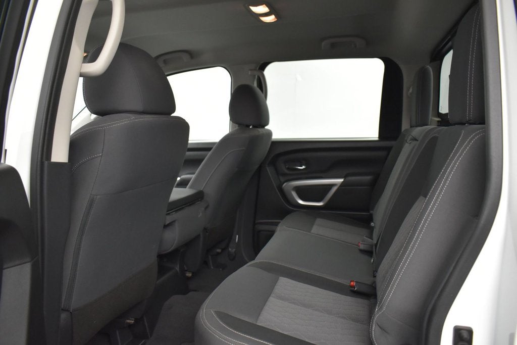 2022 Nissan TITAN Crew Cab SV 4x4