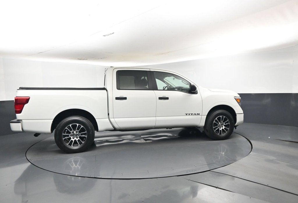 2022 Nissan TITAN Crew Cab SV 4x4