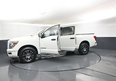 2022 Nissan TITAN Crew Cab SV 4x4