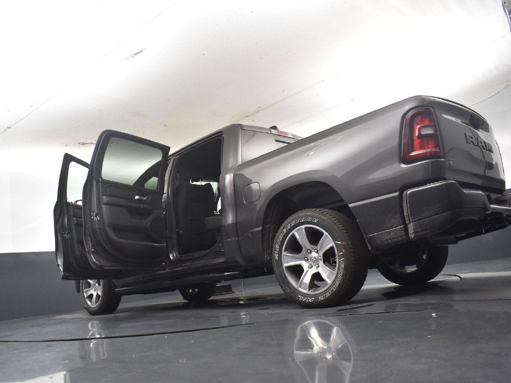 2027 RAM Ram 1500 RAM 1500 EXPRESS CREW CAB 4X2 5'7' BOX