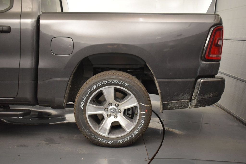 2027 RAM Ram 1500 RAM 1500 EXPRESS CREW CAB 4X2 5'7' BOX