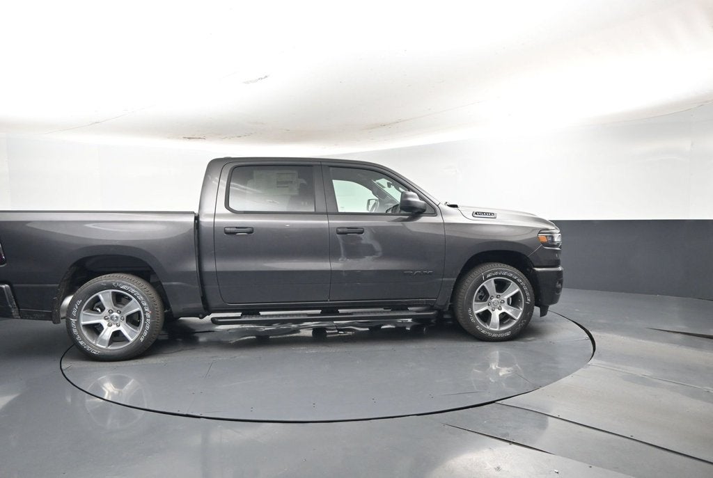 2027 RAM Ram 1500 RAM 1500 EXPRESS CREW CAB 4X2 5'7' BOX
