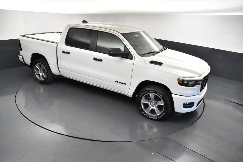 2027 RAM Ram 1500 RAM 1500 EXPRESS CREW CAB 4X2 5'7' BOX