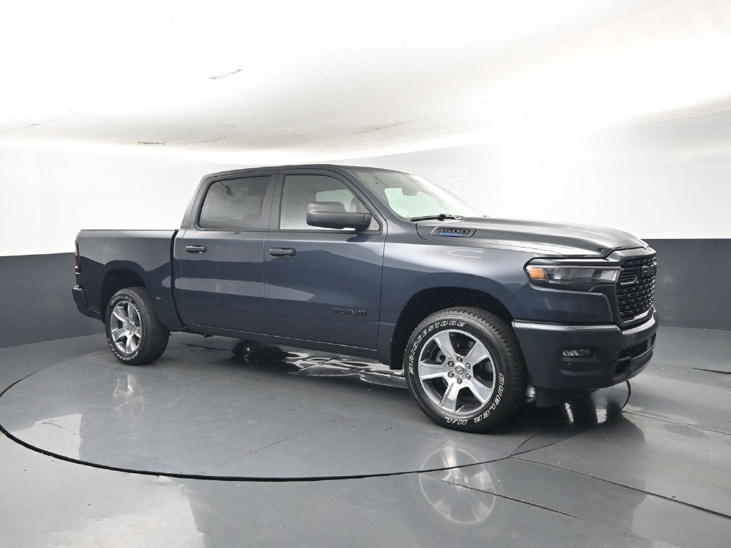 2027 RAM Ram 1500 RAM 1500 EXPRESS CREW CAB 4X2 5'7' BOX