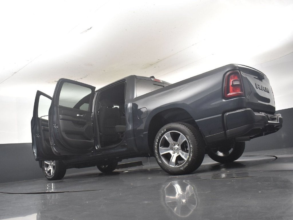 2027 RAM Ram 1500 RAM 1500 EXPRESS CREW CAB 4X2 5'7' BOX
