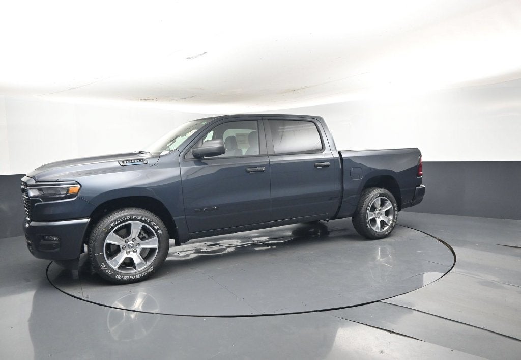 2027 RAM Ram 1500 RAM 1500 EXPRESS CREW CAB 4X2 5'7' BOX