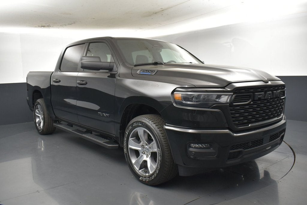 2027 RAM Ram 1500 RAM 1500 EXPRESS CREW CAB 4X2 5'7' BOX