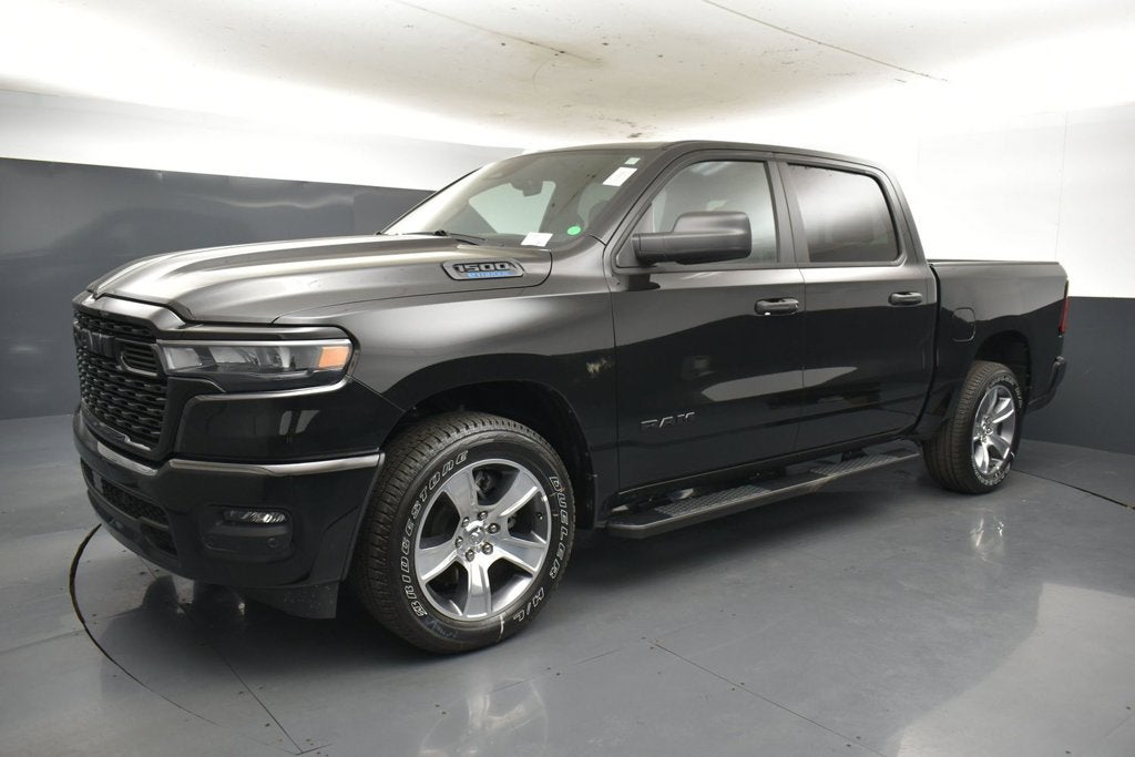 2027 RAM Ram 1500 RAM 1500 EXPRESS CREW CAB 4X2 5'7' BOX