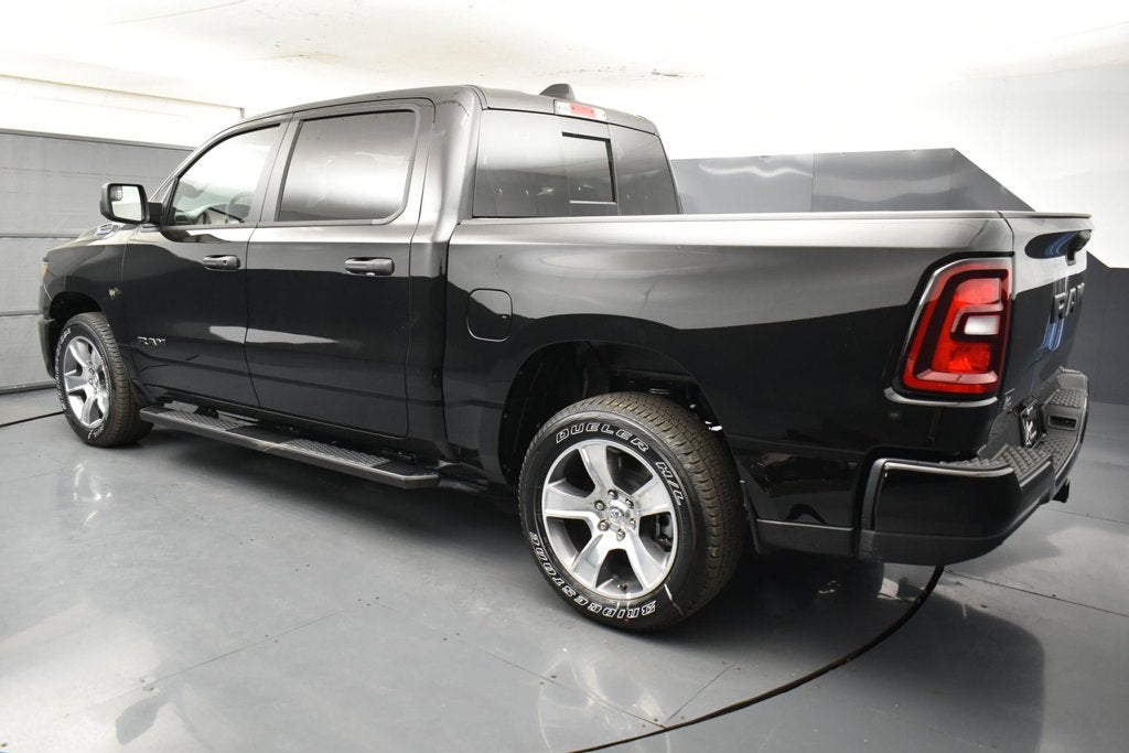 2027 RAM Ram 1500 RAM 1500 EXPRESS CREW CAB 4X2 5'7' BOX