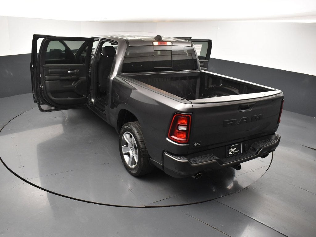 2027 RAM Ram 1500 RAM 1500 EXPRESS CREW CAB 4X2 5'7' BOX