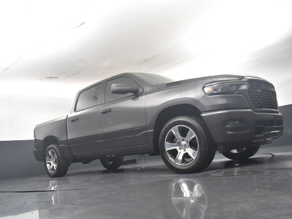 2027 RAM Ram 1500 RAM 1500 EXPRESS CREW CAB 4X2 5'7' BOX