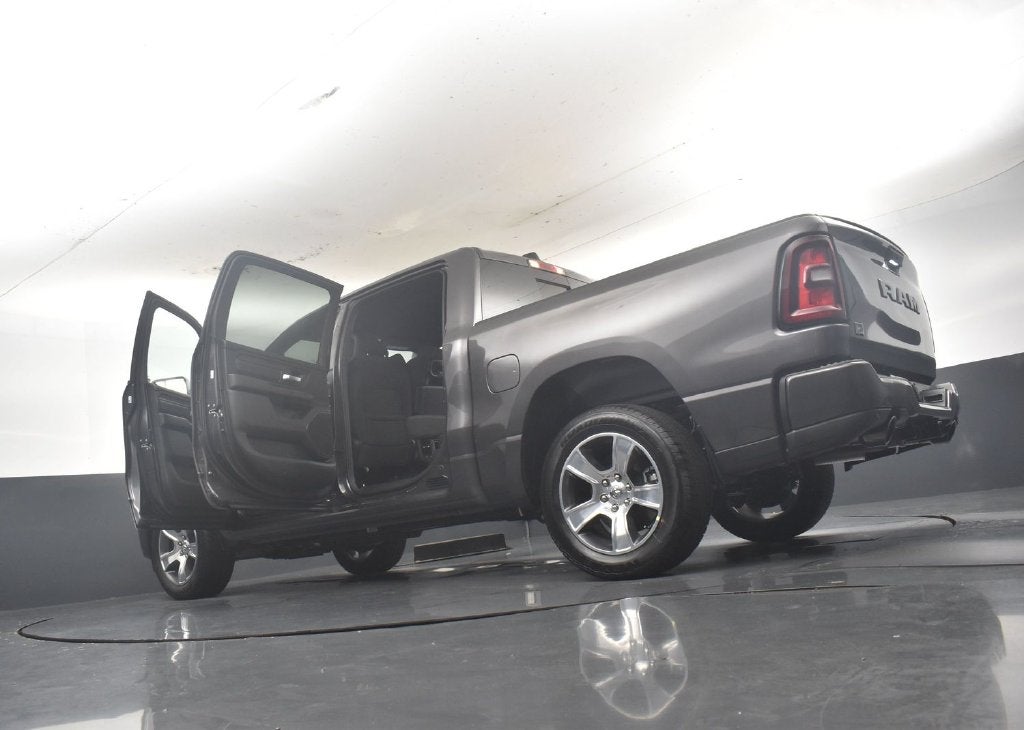 2027 RAM Ram 1500 RAM 1500 EXPRESS CREW CAB 4X2 5'7' BOX