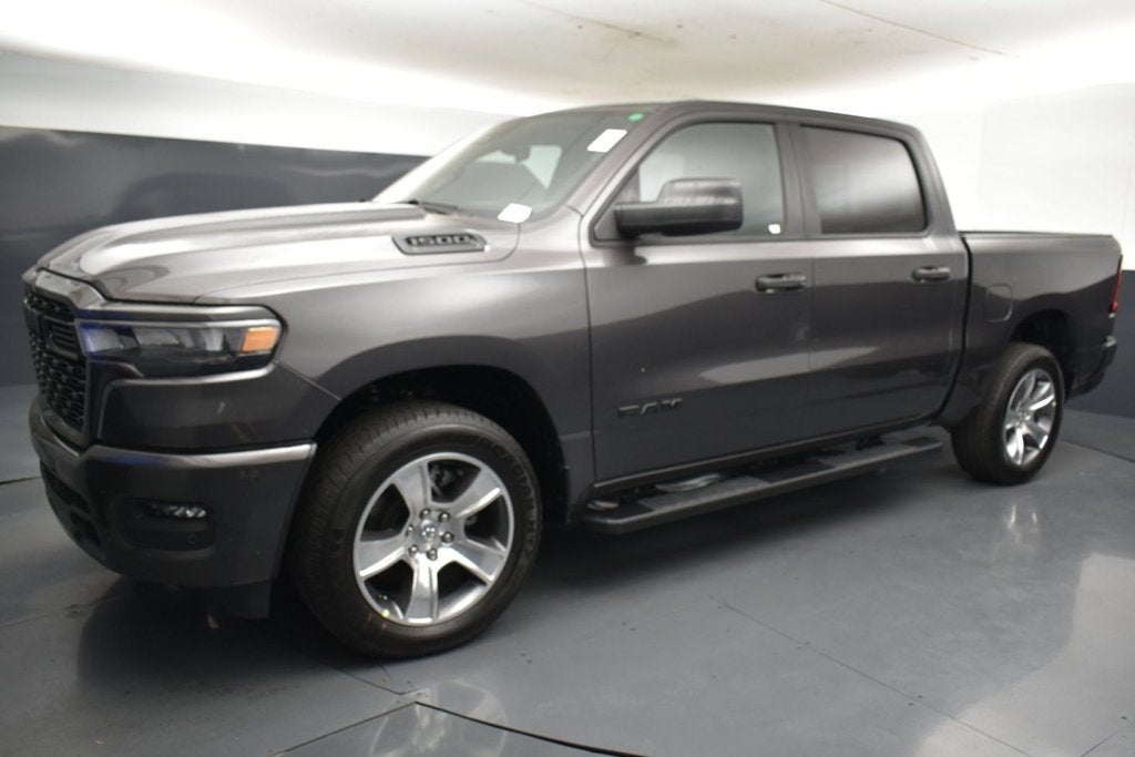2027 RAM Ram 1500 RAM 1500 EXPRESS CREW CAB 4X2 5'7' BOX