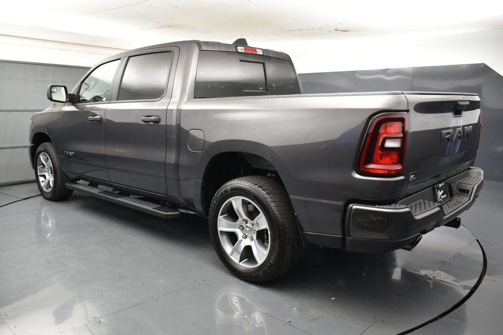2027 RAM Ram 1500 RAM 1500 EXPRESS CREW CAB 4X2 5'7' BOX