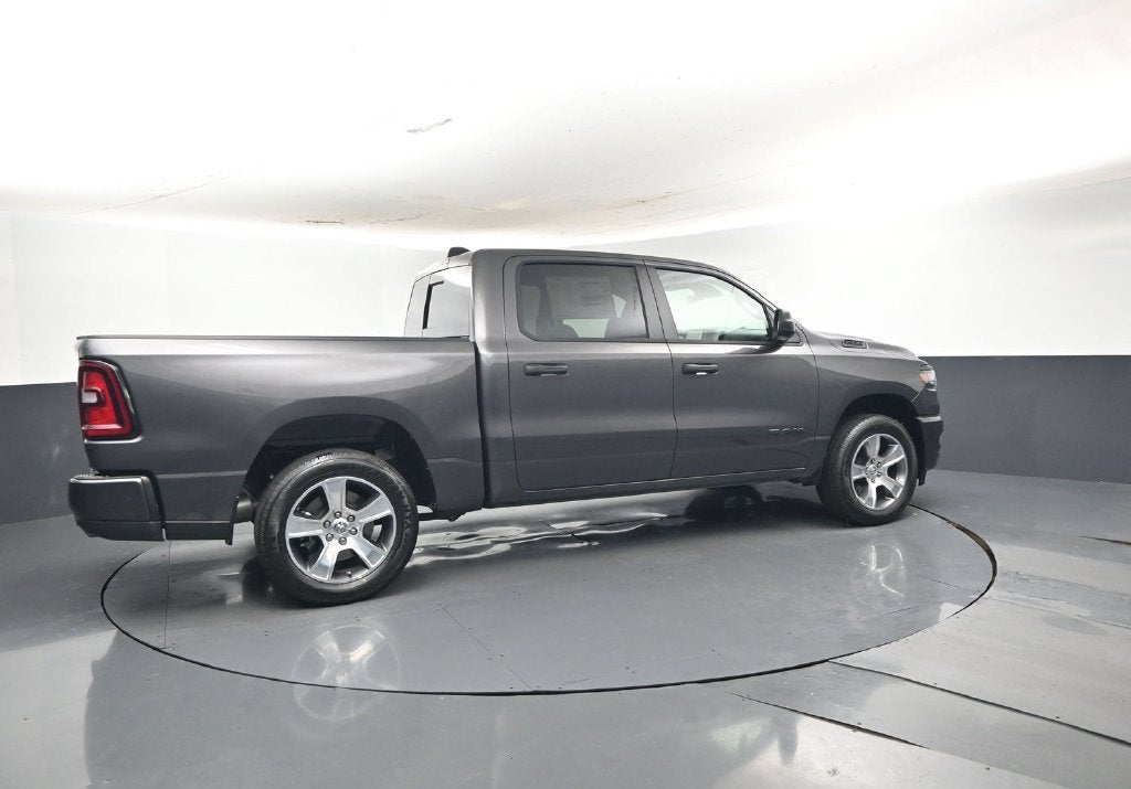 2027 RAM Ram 1500 RAM 1500 EXPRESS CREW CAB 4X2 5'7' BOX