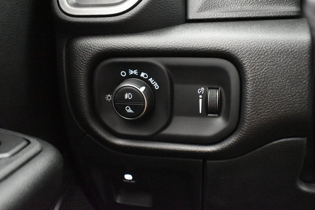 2027 RAM Ram 1500 RAM 1500 EXPRESS CREW CAB 4X2 5'7' BOX