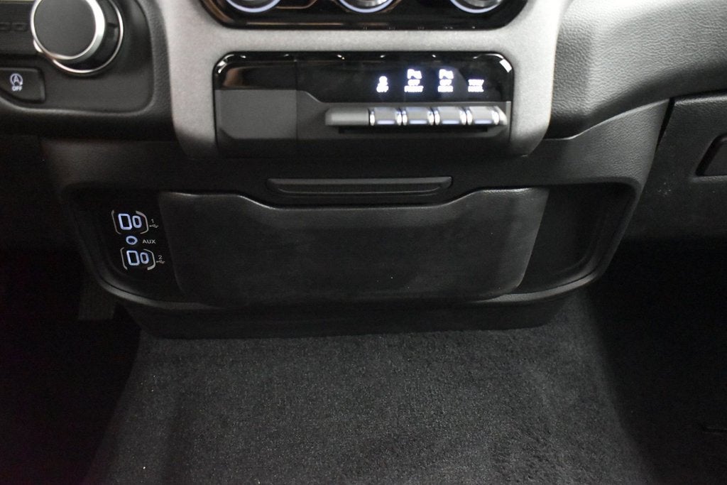 2027 RAM Ram 1500 RAM 1500 EXPRESS CREW CAB 4X2 5'7' BOX