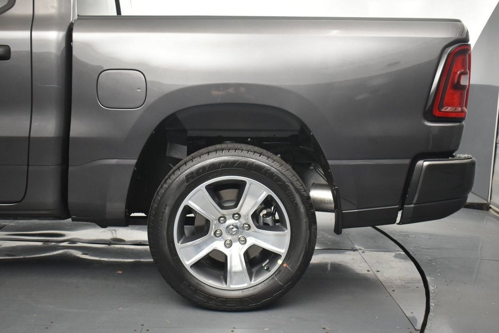 2027 RAM Ram 1500 RAM 1500 EXPRESS CREW CAB 4X2 5'7' BOX