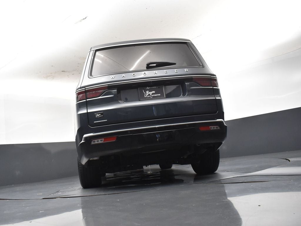 2023 Jeep Wagoneer Base