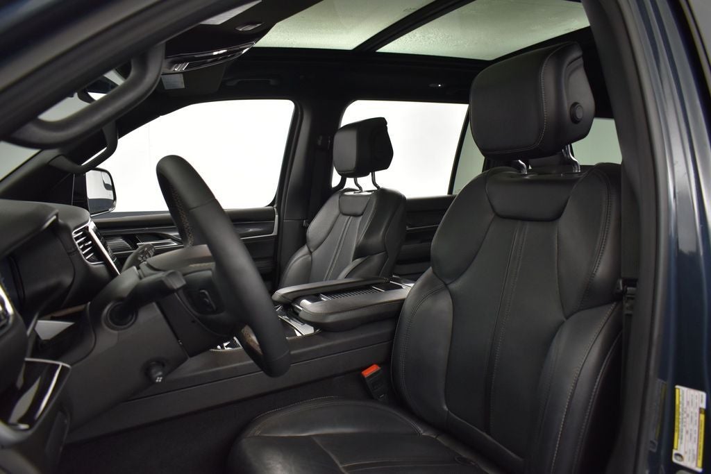 2023 Jeep Wagoneer Base