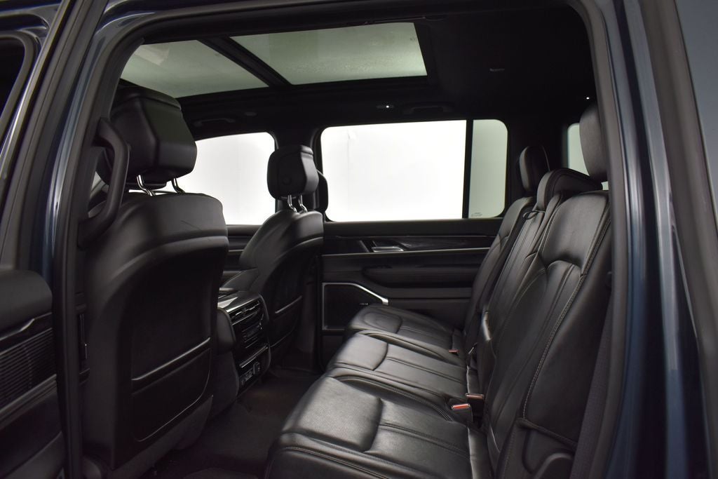 2023 Jeep Wagoneer Base
