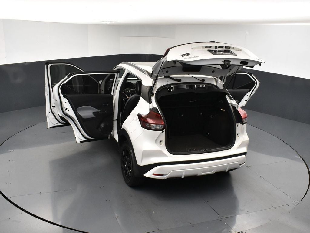 2021 Nissan Kicks SR