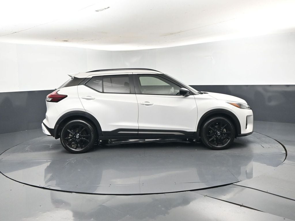 2021 Nissan Kicks SR