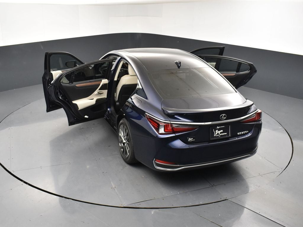 2025 Lexus ES 300h Ultra Luxury