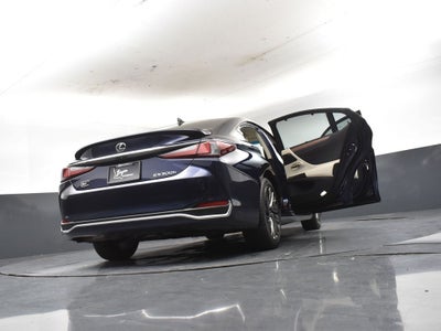 2025 Lexus ES 300h Ultra Luxury
