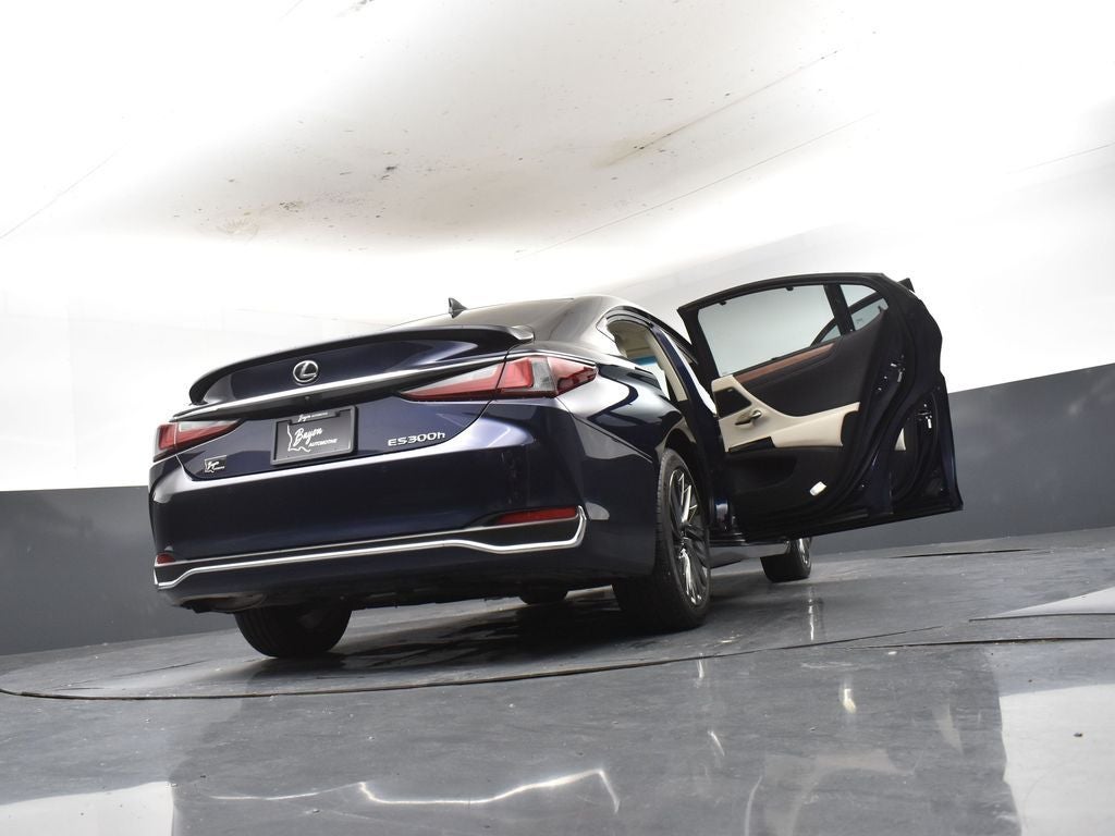 2025 Lexus ES 300h Ultra Luxury