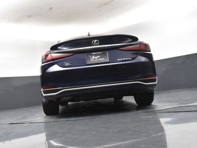 2025 Lexus ES 300h Ultra Luxury